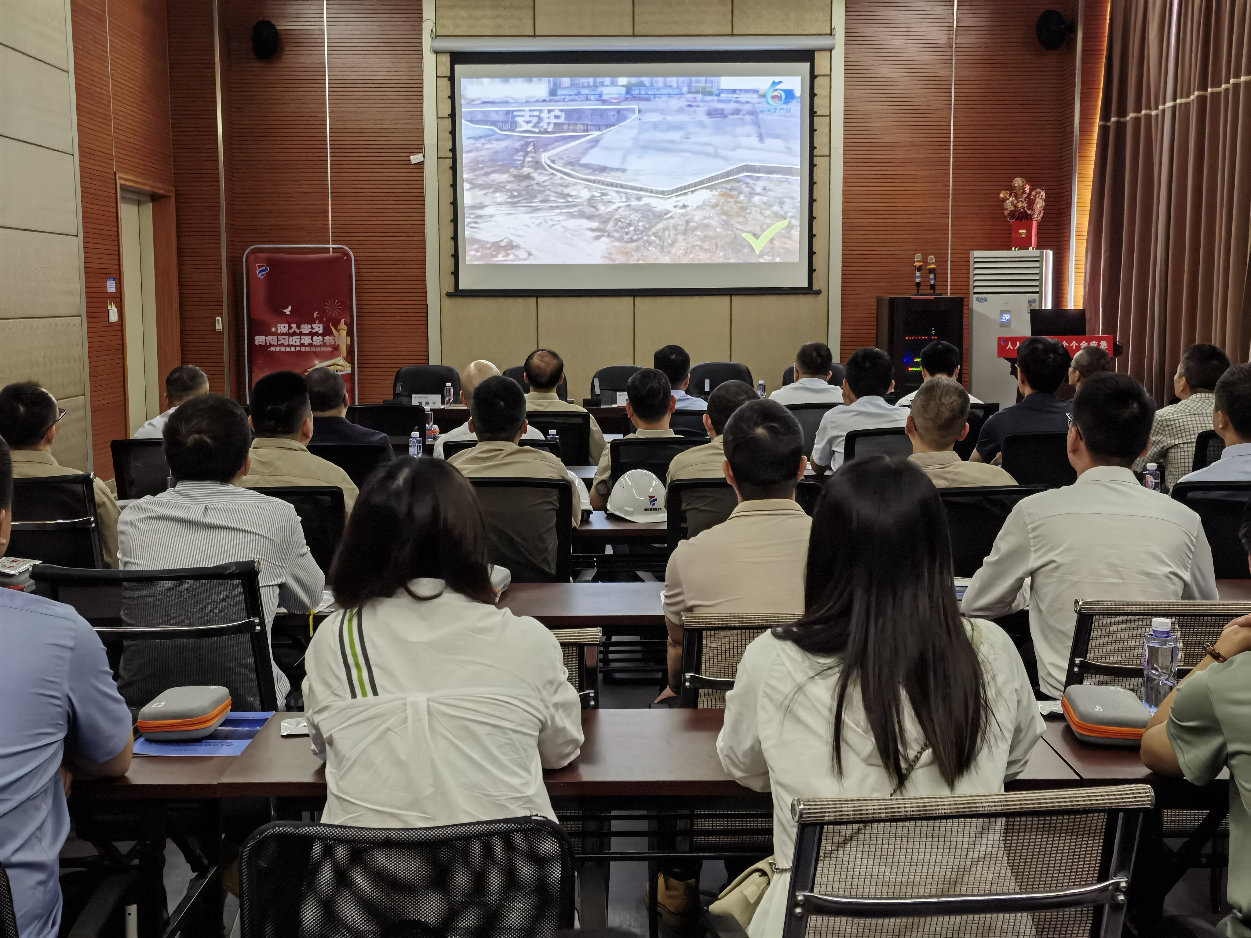 6合彩结果
启动2025年“安全生产月”活动  筑牢安全防线，护航绿色发展
